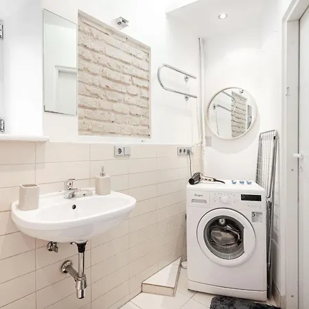 Saint Ignoto Bright 1 Bedroom By Reside Baltic Butas *